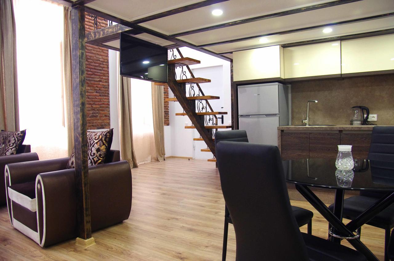On Tabidze Apartment